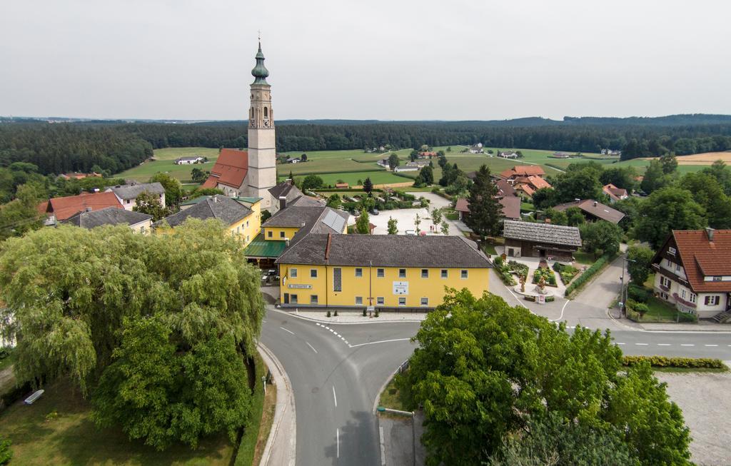 Stiftsgasthof Hochburg Eksteriør bilde